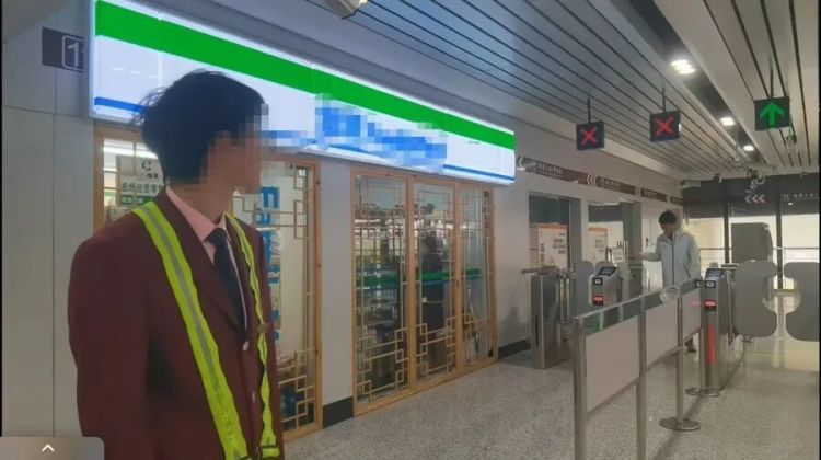 活的大闸蟹不能“坐”上海地铁？一天十几人被拦下，“建议另寻出行方式”