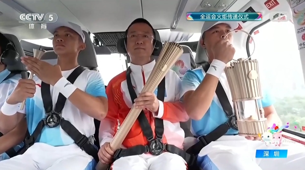 在深圳，机器人当上火炬手了！