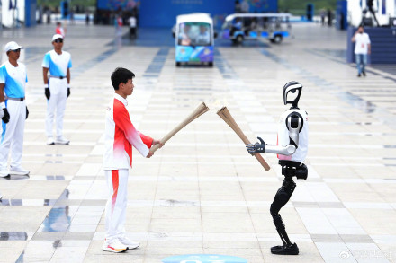 三地联动四城同传!全运会历史首次跨境火炬传递 三地联动四城同传!全运会历史首次跨境火炬传递