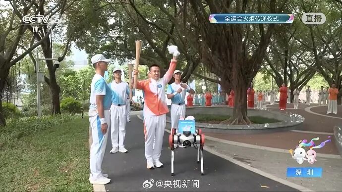 在深圳，机器人当上火炬手了！