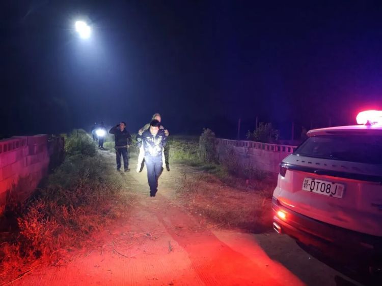 “热成像”助力,警方淤泥中探出“生命信号”…… “热成像”助力,警方淤泥中探出“生命信号”……