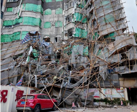 网红街巷墙体突发垮塌，致2死2伤！若遇建筑坍塌该如何避难？