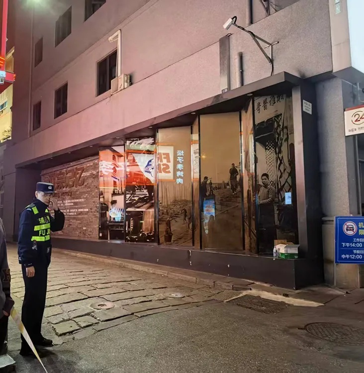 长沙网红街区墙体垮塌,2名女孩遇难,均未满25岁 长沙网红街区墙体垮塌,2名女孩遇难,均未满25岁