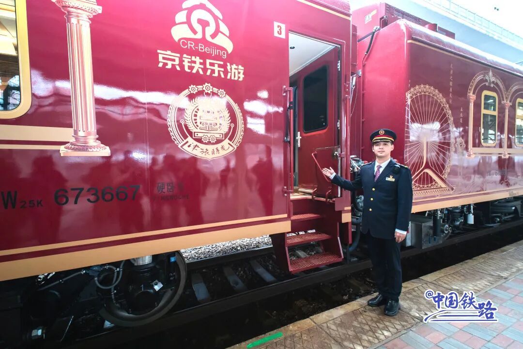 首次载客运行！12306可购票！旅客：上车像穿越，想不想体验一下？