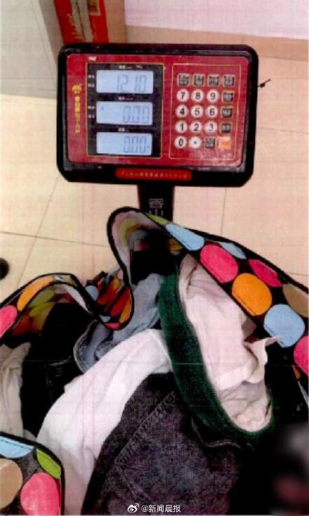 搬家嫌麻烦,男子4楼扔下24斤重包裹砸伤大爷,获刑9个月缓刑一年 搬家嫌麻烦,男子4楼扔下24斤重包裹砸伤大爷,获刑9个月缓刑一年