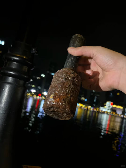广州钓友珠江边钓上一枚手榴弹 网友:钓鱼佬果然除了鱼啥都能钓到 广州钓友珠江边钓上一枚手榴弹 网友:钓鱼佬果然除了鱼啥都能钓到