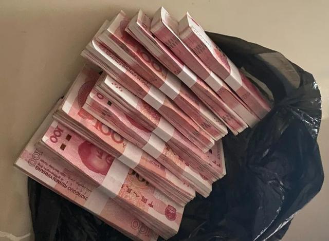 她带着10万元去“投资”，在家门口被拦下！