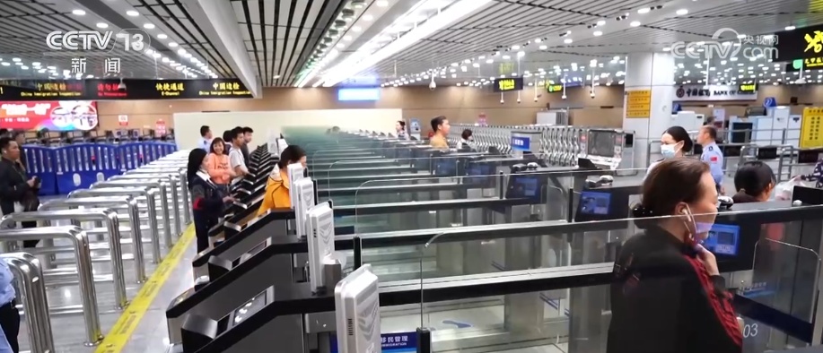 移民与出入境管理服务政策上“新” 涵盖人才跨境流动、过境、通关…… 移民与出入境管理服务政策上“新” 涵盖人才跨境流动、过境、通关……