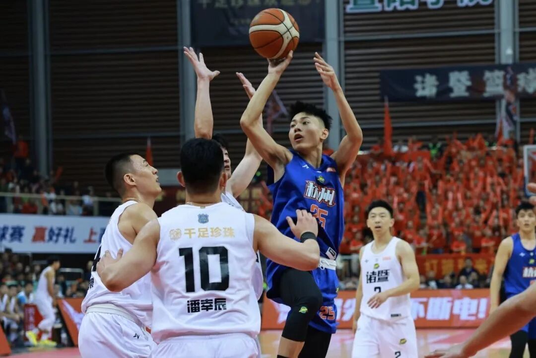 11月2日晚“浙BA”杭州队再胜诸暨队，余姚队逆转翻盘金华队