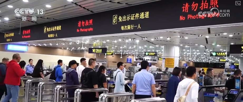 移民与出入境管理服务政策上“新” 涵盖人才跨境流动、过境、通关…… 移民与出入境管理服务政策上“新” 涵盖人才跨境流动、过境、通关……