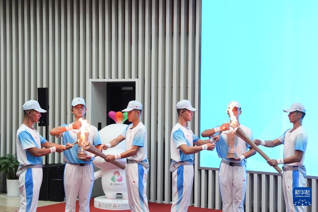 第十五届全运会举行火炬传递融火仪式