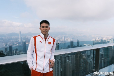 致敬老将！谢思埸比同场最小的选手大15岁