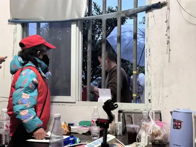 藏在深山!“史上最寒酸”动物园突然走红,园长:不用再捐啦 藏在深山!“史上最寒酸”动物园突然走红,园长:不用再捐啦