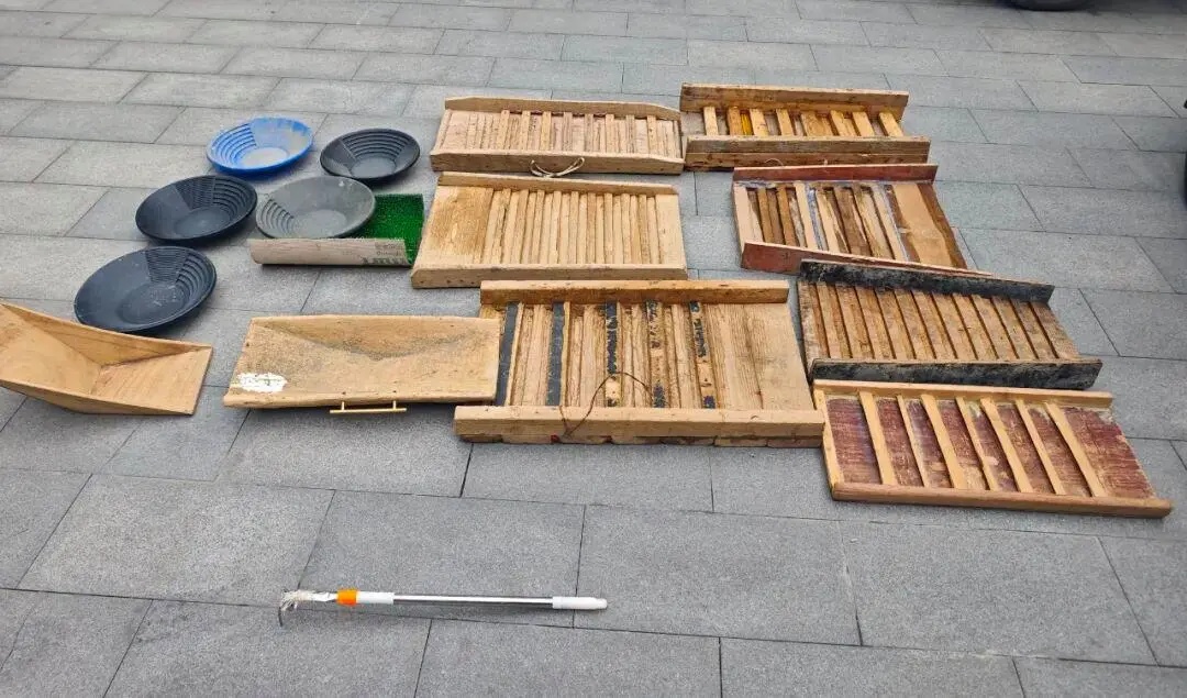 金价爆了！一地河道突现多人冒险淘金，“有人一盆就出了5克多”！当地紧急回应