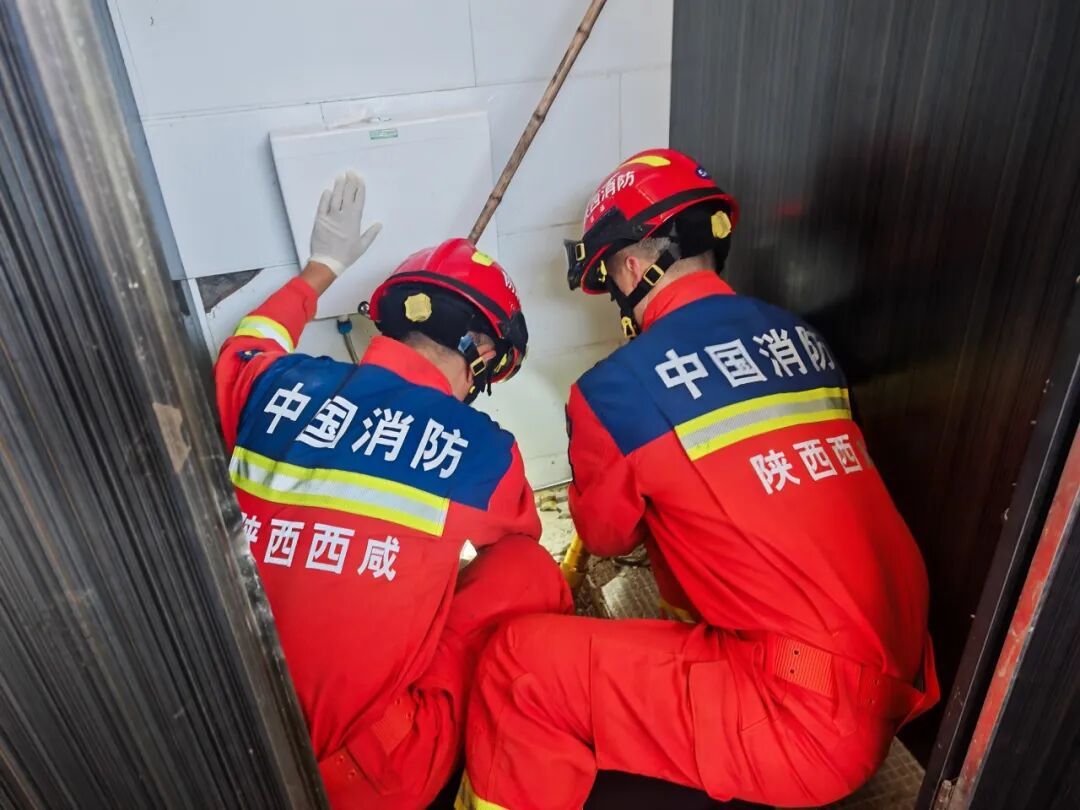 手机掉进厕所,男子伸手去捞,结果悲剧了 手机掉进厕所,男子伸手去捞,结果悲剧了