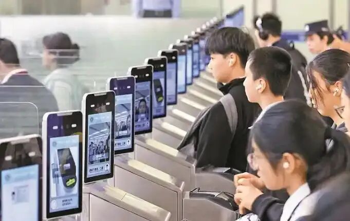 再不用翻证件!明天起,这些口岸通关20秒搞掂 再不用翻证件!明天起,这些口岸通关20秒搞掂