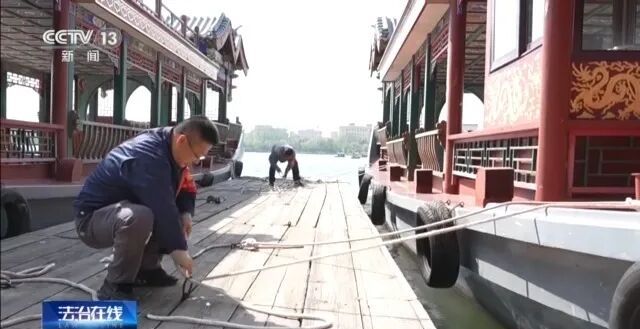 7级大风刮倒围挡砸坏车辆，责任谁来担？