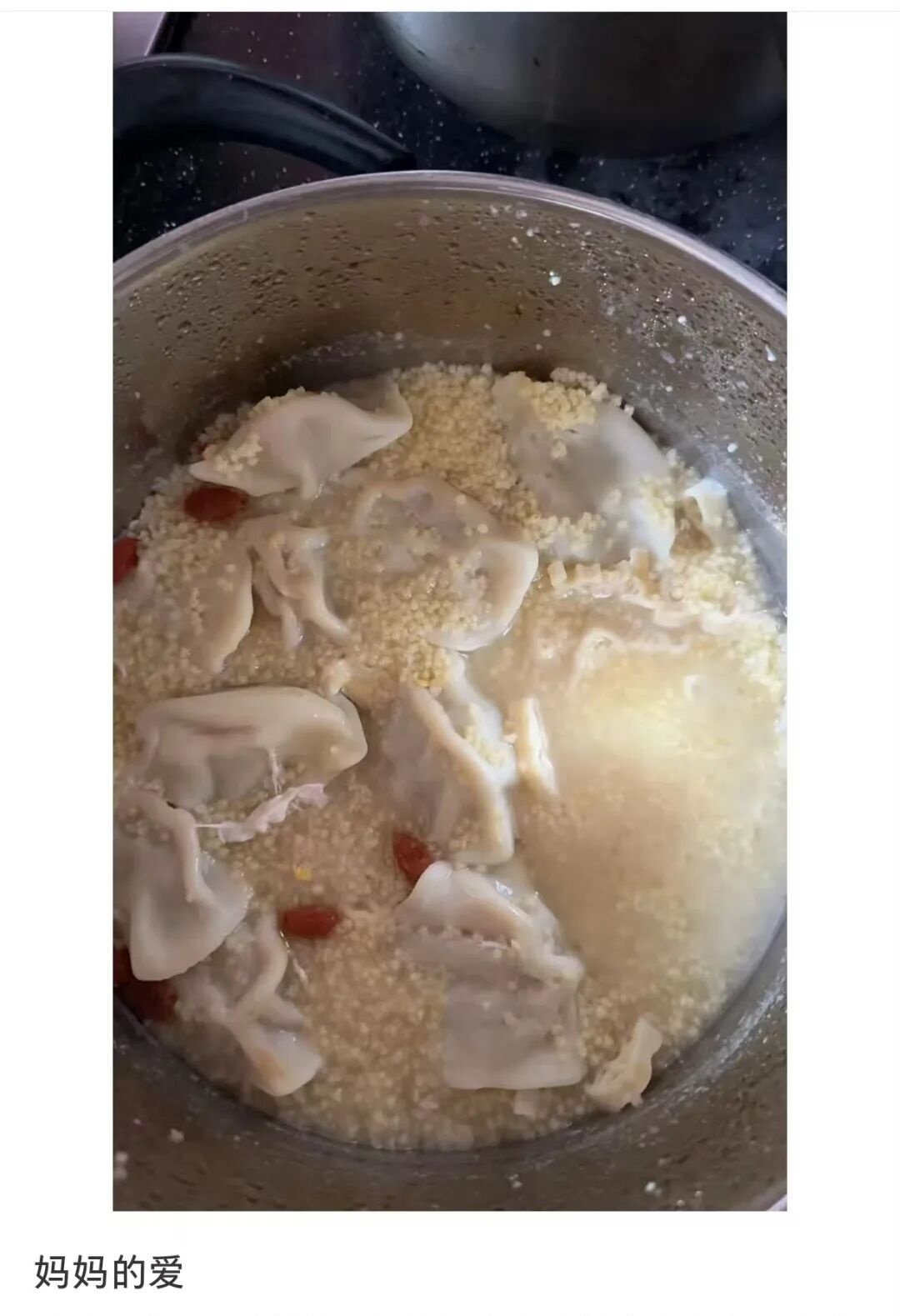 当妈妈做菜时灵机一动……网友：“突然觉得我妈的火龙果包子没那么恐怖了”