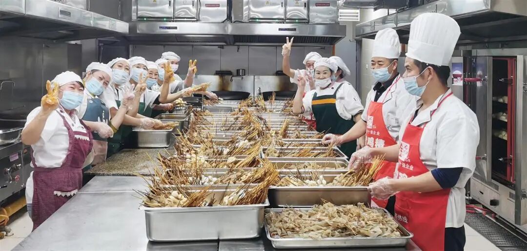 四川初中生给校长写信“超级想吃串串”，校长答复：安排！全校2000多人一起吃