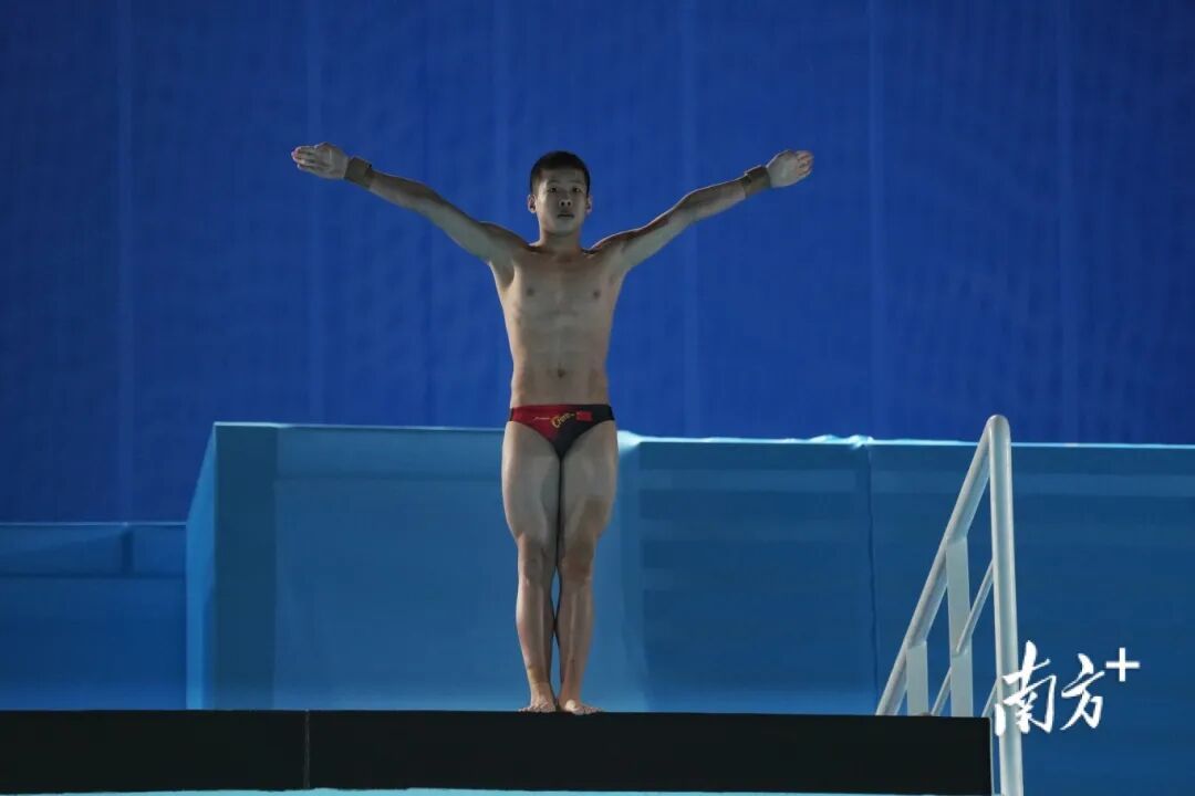 广东跳水男团，八连冠！深圳小将上分！