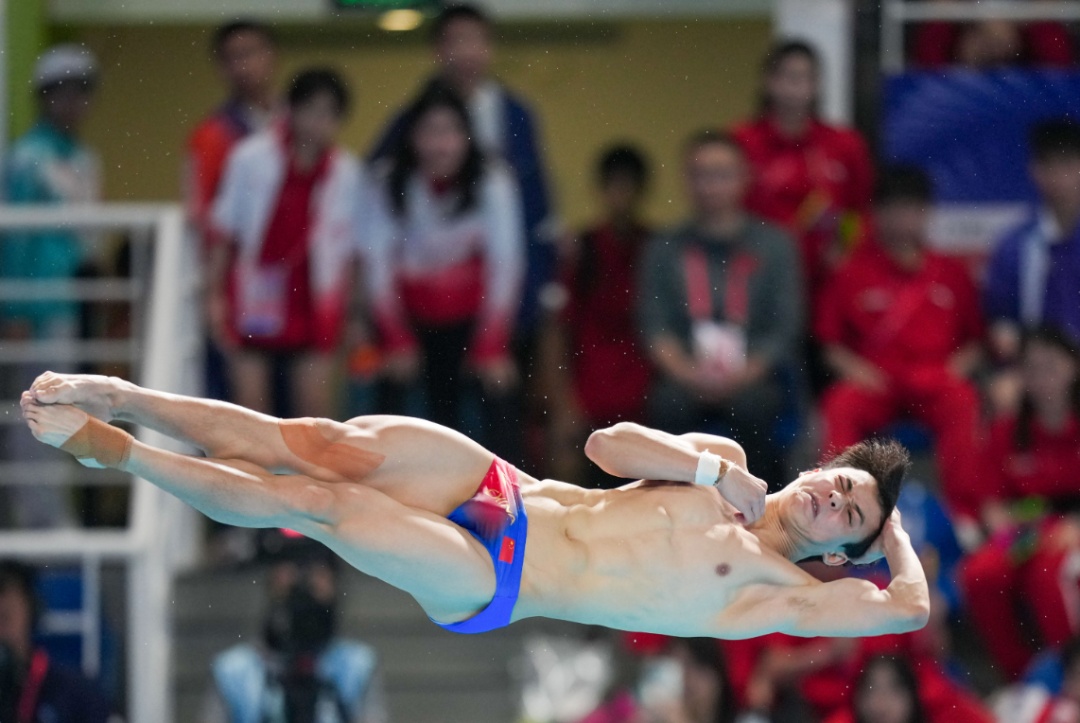 广东跳水男团，八连冠！深圳小将上分！
