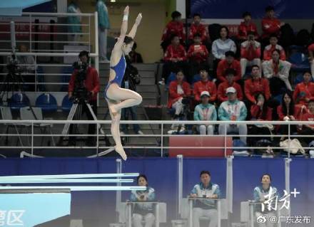 金牌+1,广东队王伟莹获得跳水女子个人全能冠军 金牌+1,广东队王伟莹获得跳水女子个人全能冠军