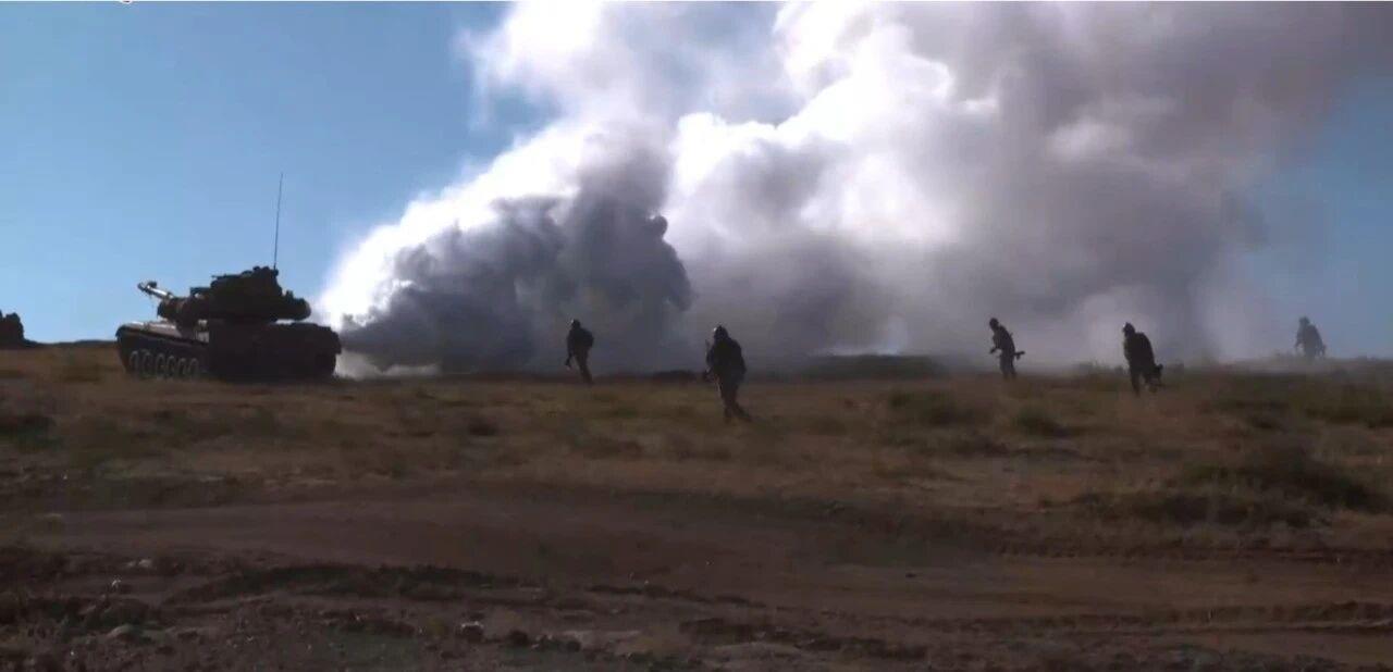 大场面!机器狗、无人机开路,实兵对抗演练画面公布 大场面!机器狗、无人机开路,实兵对抗演练画面公布