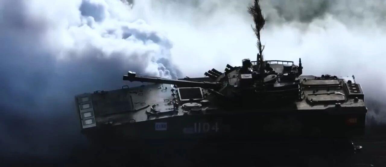 大场面!机器狗、无人机开路,实兵对抗演练画面公布 大场面!机器狗、无人机开路,实兵对抗演练画面公布