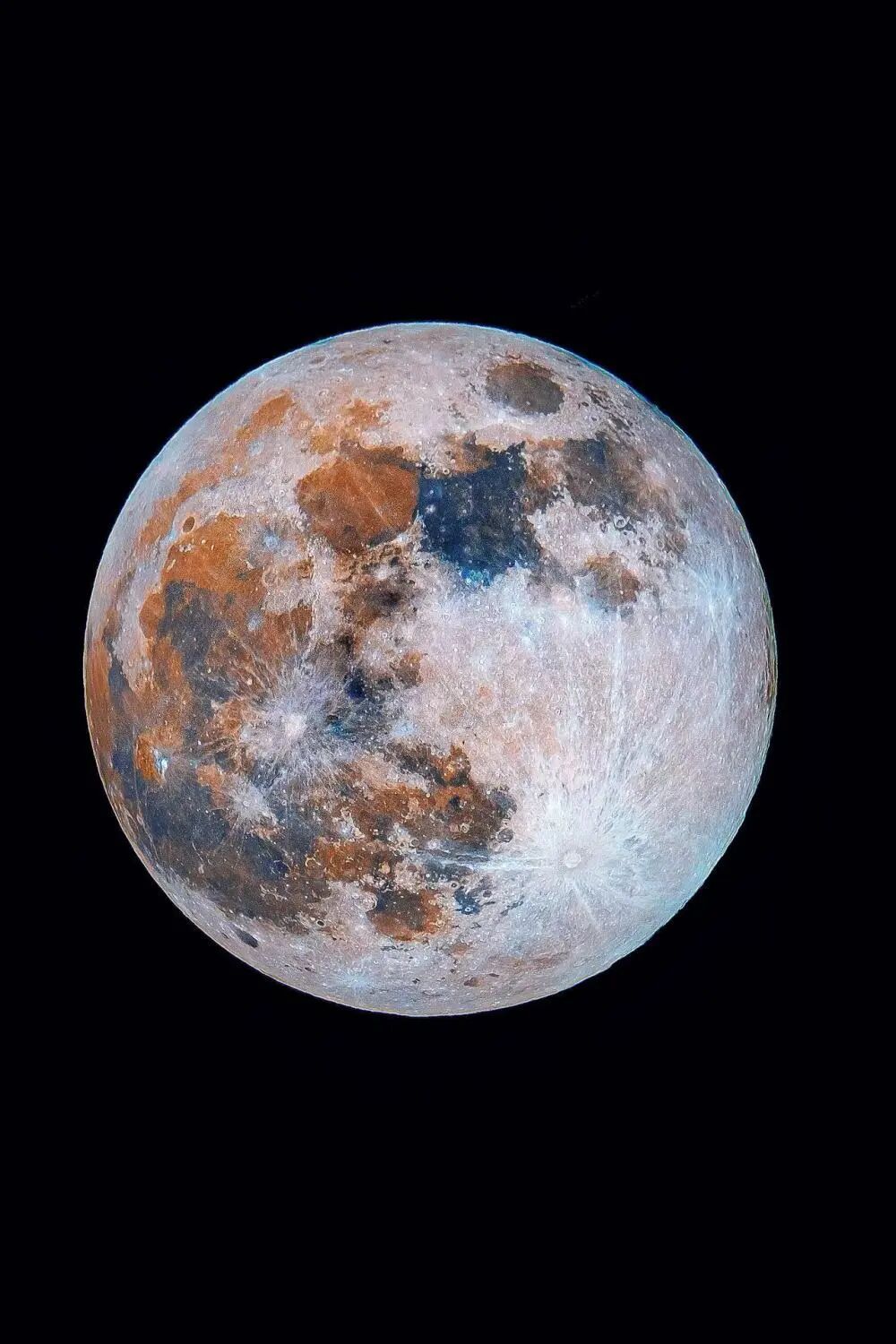 今天21点19分，记得抬头看