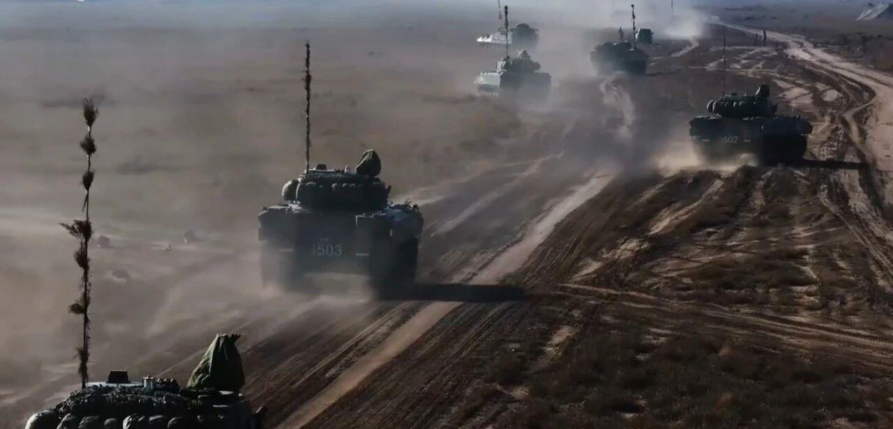 大场面!机器狗、无人机开路,实兵对抗演练画面公布 大场面!机器狗、无人机开路,实兵对抗演练画面公布