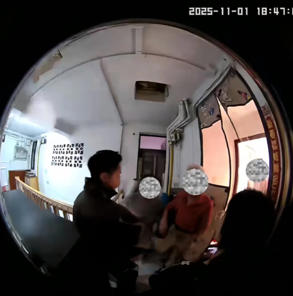 上海警方通报“女子称劝阻邻居往其家门口扔垃圾遭围殴”：已立案，双方均有伤势待鉴定