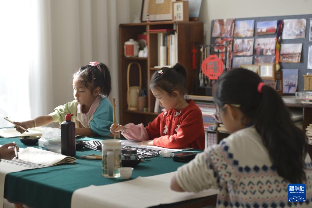 浙江嘉兴平湖徐家埭村:建棒球场 铺共富路 浙江嘉兴平湖徐家埭村:建棒球场 铺共富路