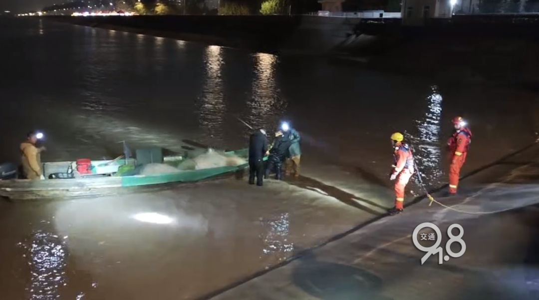 “救命！”两名男子钱塘江边夜钓时突发，情况紧急