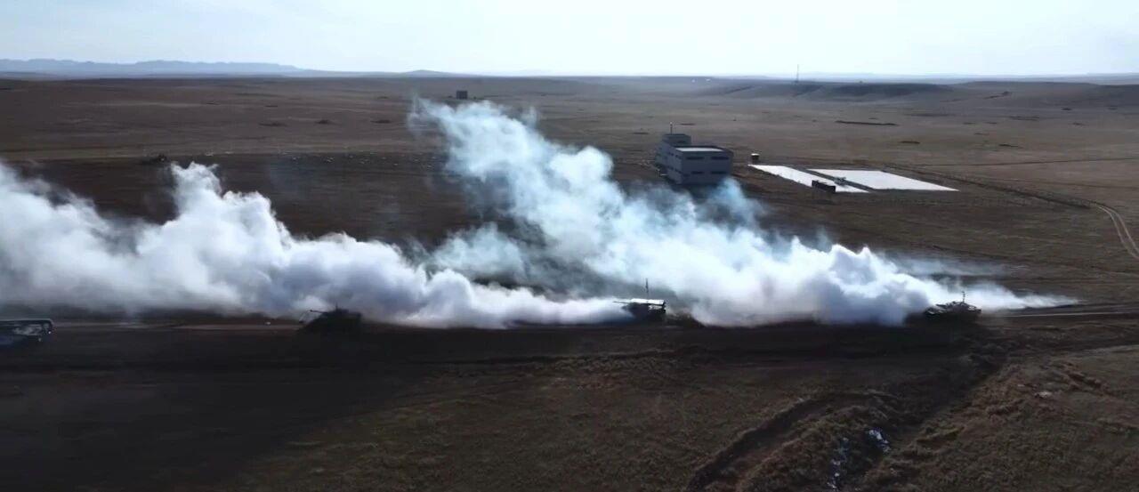 大场面!机器狗、无人机开路,实兵对抗演练画面公布 大场面!机器狗、无人机开路,实兵对抗演练画面公布