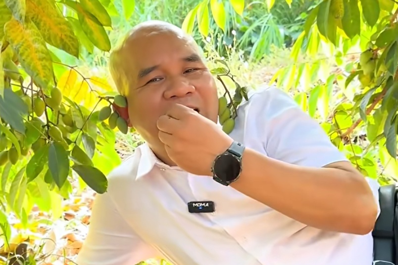 “宝，你吃橄榄吗？”福州这位光头大叔突然火了，他的身份不一般