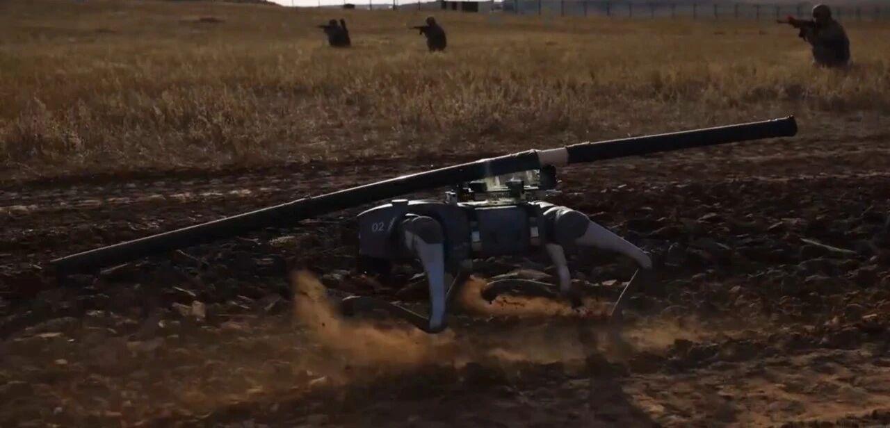 大场面!机器狗、无人机开路,实兵对抗演练画面公布 大场面!机器狗、无人机开路,实兵对抗演练画面公布