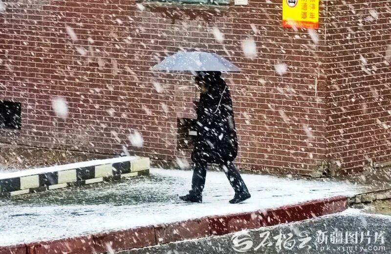 大暴雪!剧烈降温!新疆大范围强降雪上线 大暴雪!剧烈降温!新疆大范围强降雪上线