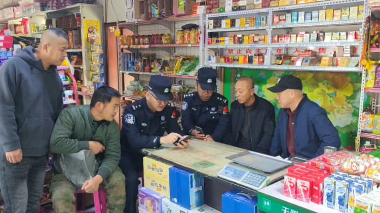 景区监控报警：黑熊出没！黑龙江同江民警挨家走访发出安全提示