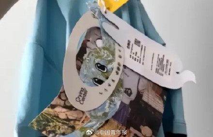 斗智斗勇！商家为防蹭穿给衣服上锁！网友热议...