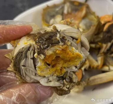 浙大食堂清蒸螃蟹价格引热议“小的8.8元,大的12.8元”,工作人员回应 浙大食堂清蒸螃蟹价格引热议“小的8.8元,大的12.8元”,工作人员回应