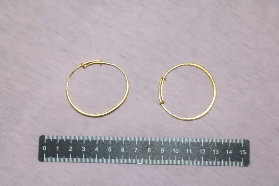 大反转!呼和浩特一男子报案,称女友十几万金首饰被偷!结果自己被刑拘… 大反转!呼和浩特一男子报案,称女友十几万金首饰被偷!结果自己被刑拘…