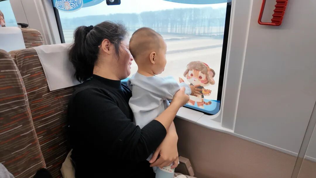 今年坐高铁带娃游“尔滨”!黑龙江首趟“萌虎”主题列车启程 今年坐高铁带娃游“尔滨”!黑龙江首趟“萌虎”主题列车启程