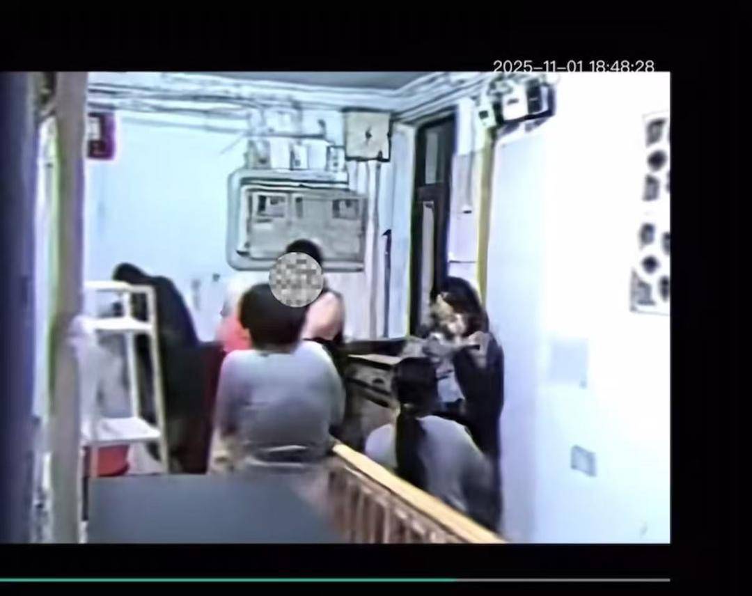 劝阻邻居不要乱扔垃圾遭围殴?警方最新通报:已立案,调查工作进一步开展中 劝阻邻居不要乱扔垃圾遭围殴?警方最新通报:已立案,调查工作进一步开展中