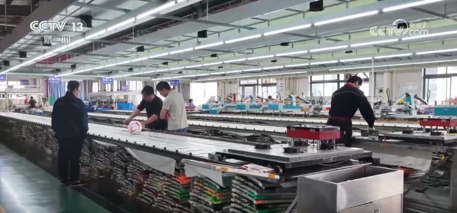 一场业余球赛凭什么掀起万亿元消费狂潮?赛场之外找到答案 一场业余球赛凭什么掀起万亿元消费狂潮?赛场之外找到答案