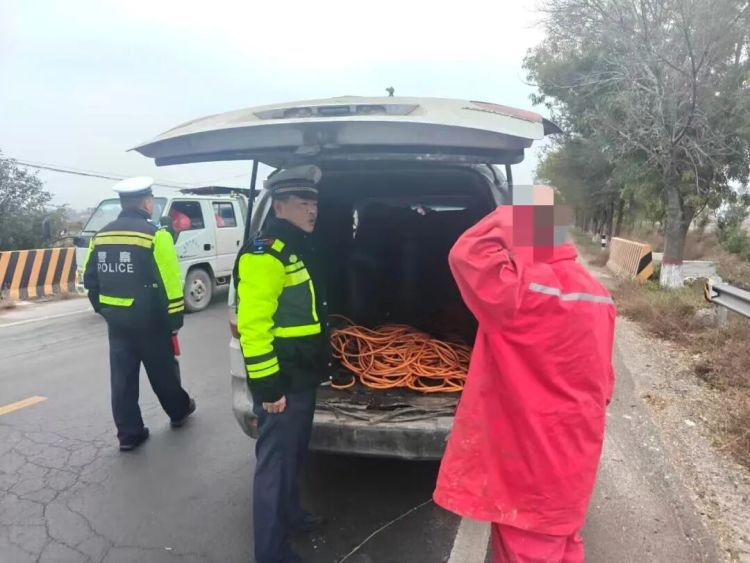 面包车变“油罐”，“移动炸弹”上路！