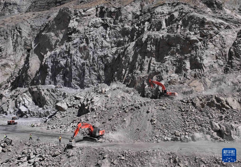 一带一路故事绘丨天堑变通途——帕米尔高原上的中塔公路巡礼