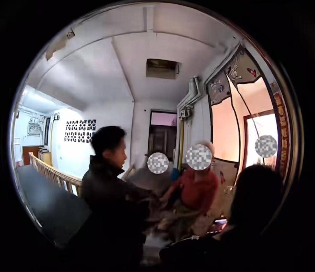 劝阻邻居不要乱扔垃圾遭围殴?警方最新通报:已立案,调查工作进一步开展中 劝阻邻居不要乱扔垃圾遭围殴?警方最新通报:已立案,调查工作进一步开展中