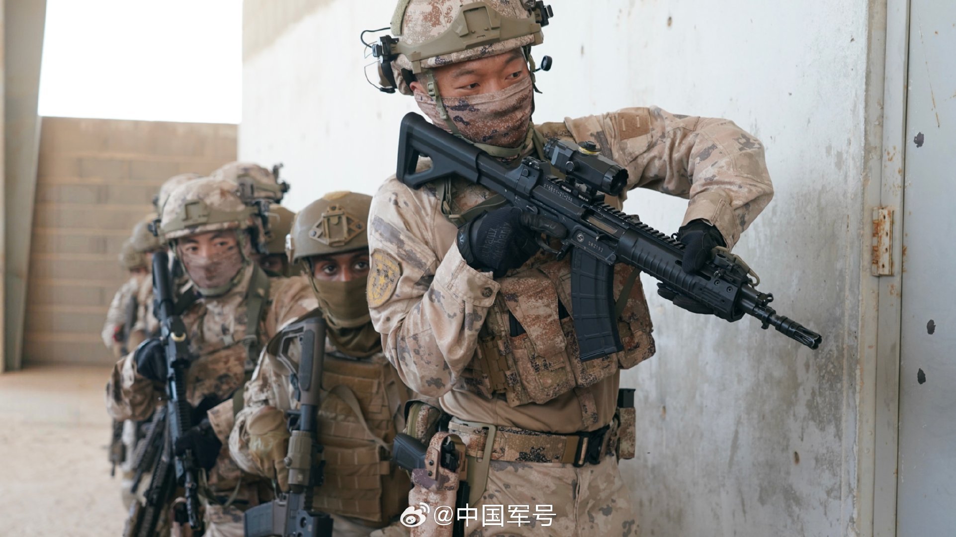 大场面来了!中沙“蓝剑-2025”海军联合训练现场 大场面来了!中沙“蓝剑-2025”海军联合训练现场