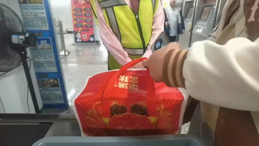 上海地铁上最容易丢什么?高赞回答:魂灵头… 上海地铁上最容易丢什么?高赞回答:魂灵头…