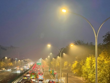 京津冀局地有强浓雾 能见度不足200米 京津冀局地有强浓雾 能见度不足200米
